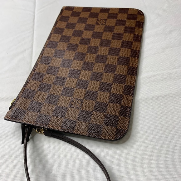 NEW Louis Vuitton Neverfull Damier Ebene Wristlet - Picture 3 of 11